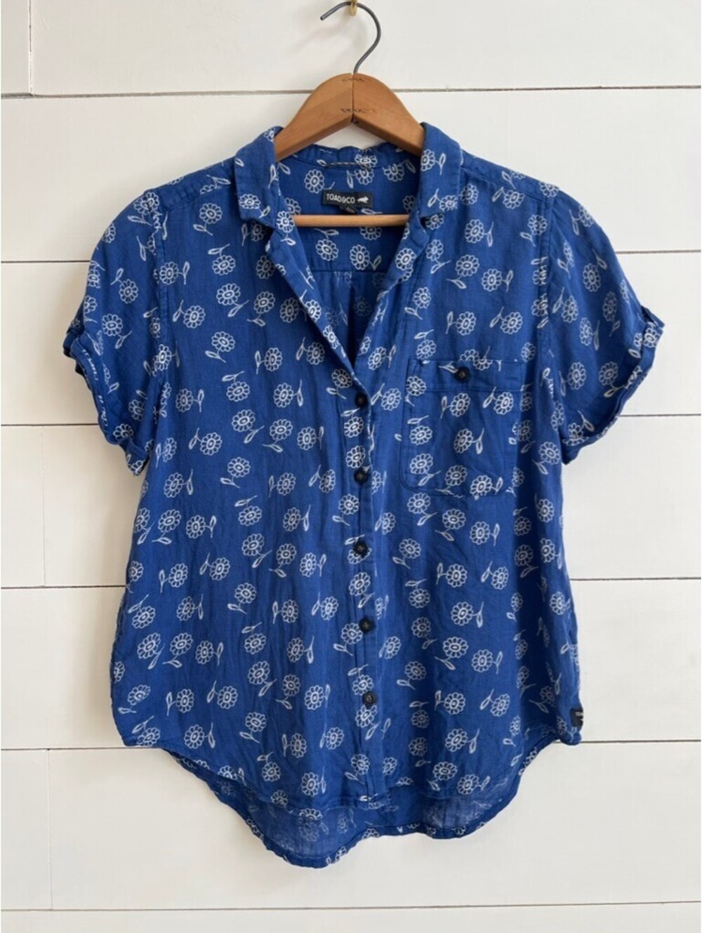 Toad & Co. Camp Cove Blue Floral Shirt Women's Size M Organic Cotton Hiking